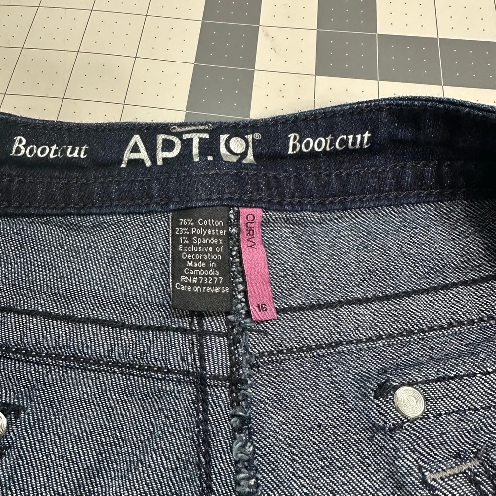 APT9 women’s 16 curvy boot cut stretch jeans dark wash with embellished pockets - Picture 4 of 12